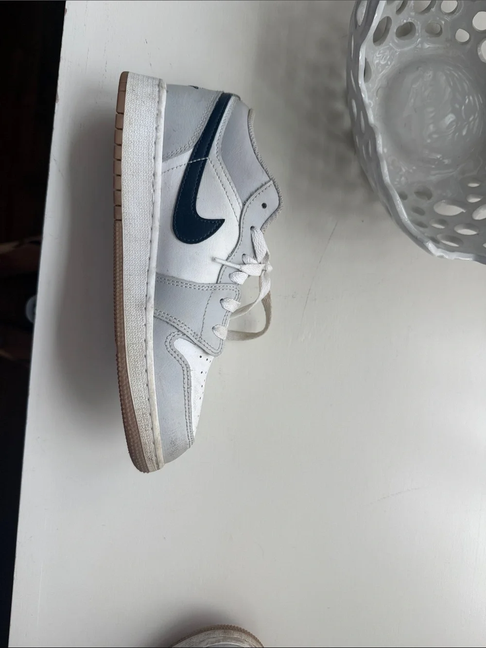 Nike Low-Top Sneaker in White and Navy Swoosh